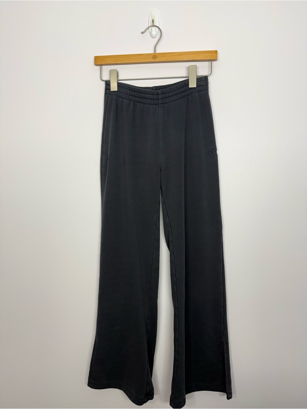 11: Vuori Sedona Wideleg Sweatpant Washed Black Size XS 28.5”